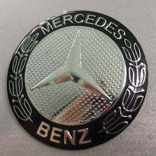 Аксессуары Наклейка на диск Mercedes D56 алюминий (Черный логотип на серебристом фоне фоне)