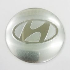 Аксессуары Наклейка на диск Hyundai D56 мм (Хромированный логотип на серебристом фоне)